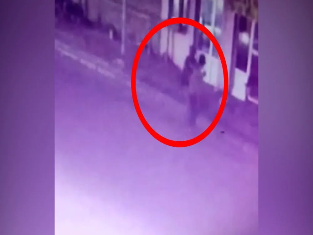 Binə qəsəbəsində avtobus dayanacağında qadına hücum edildi - Hadisə anından Video
