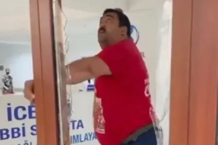 Bakıda poliklinikanın qapısı sındırıldı - Video