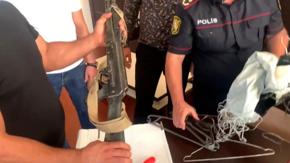 Bakıda əvvəllər məhkum olunmuş şəxsdən “Kalaşnikov” aşkar edildi - Video/Foto