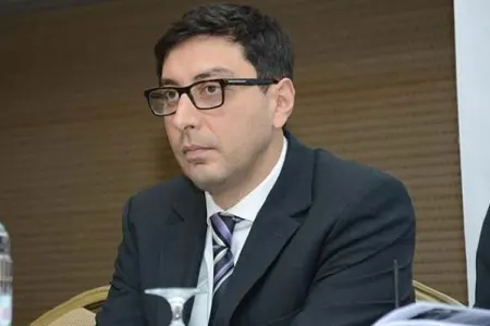 Azərbaycanın yeni gənclər və idman naziri kollektivə təqdim olundu