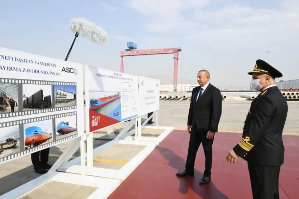 İlham Əliyev “Kəlbəcər” tankerinin istismara verilməsi mərasimində - FOTOLAR