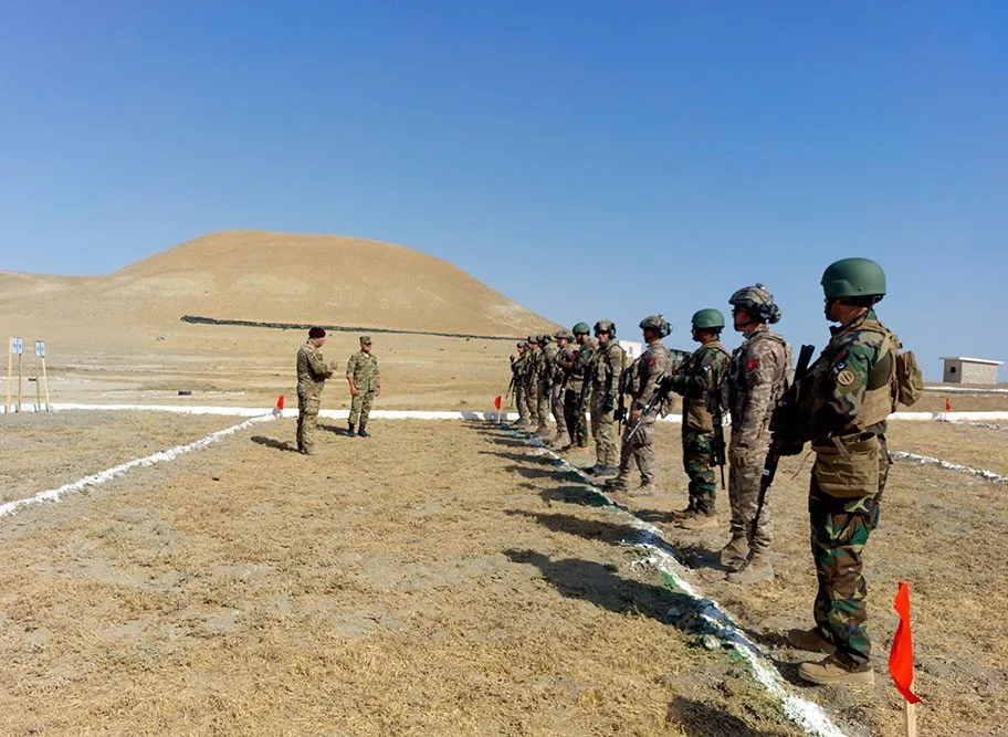 Xüsusi təyinatlılar birgə təlimdə müxtəlif silahlardan atəş açdı - Video