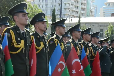Bakının işğaldan azad olunmasının 103-cü ildönümü ilə bağlı - YÜRÜŞ KEÇİRİLİR - VİDEO