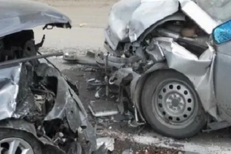 Qəzaya düşən sürücü maşından belə çıxarıldı - Real Video