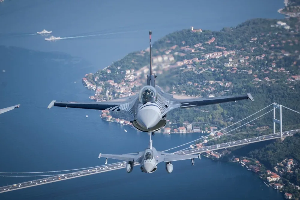 Azərbaycan və Türkiyə qırıcıları - İSTANBUL SƏMASINDA - FOTO