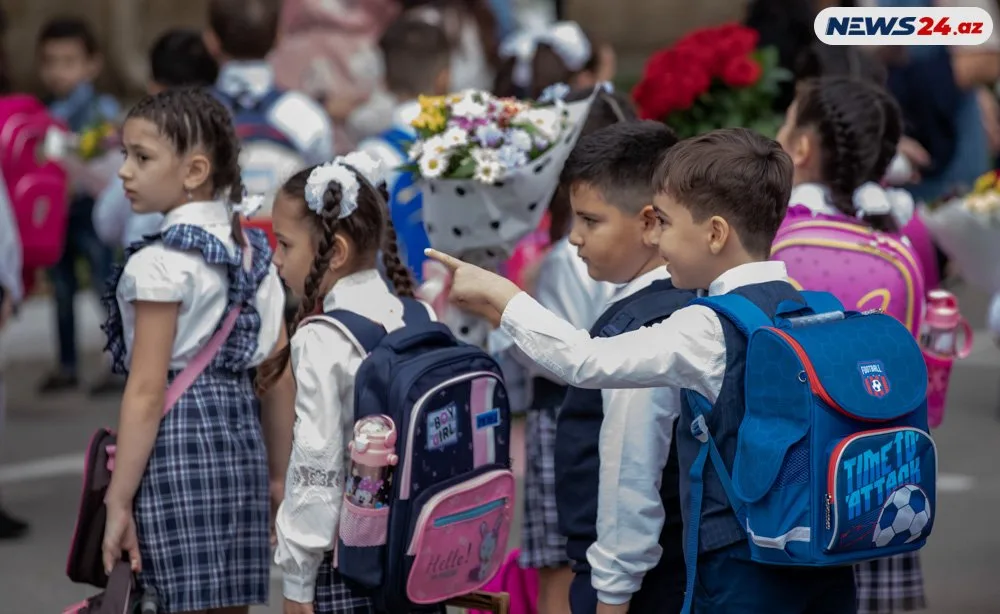 İlk dəfə məktəbdə - FOTOREPORTAJ
