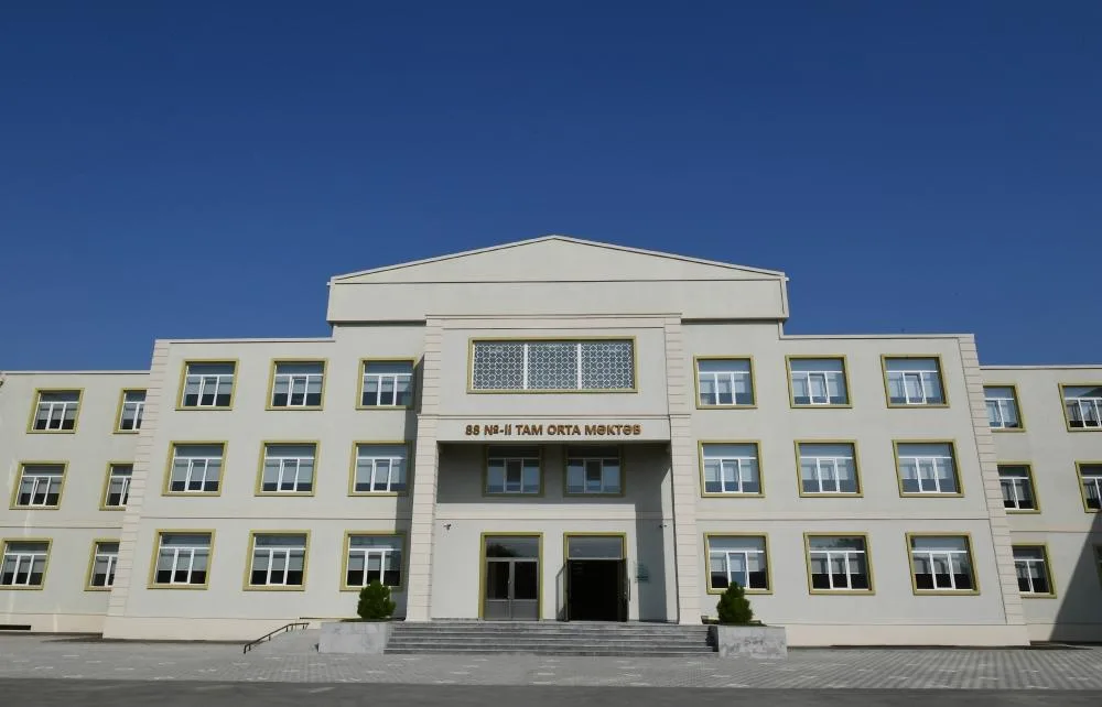 Mehriban Əliyeva Binədə yeni inşa edilən məktəbdə - FOTOLAR