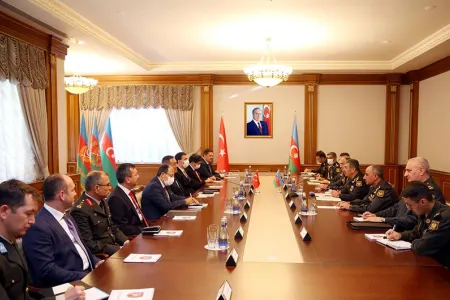 Azərbaycan ilə Türkiyə arasında hərbi əməkdaşlıq məsələləri müzakirə olundu