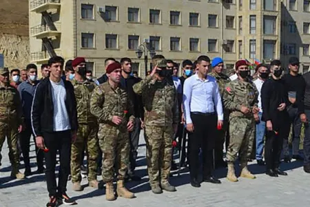 General Hikmət Mirzəyev qazilərlə bir araya gəldi - Video