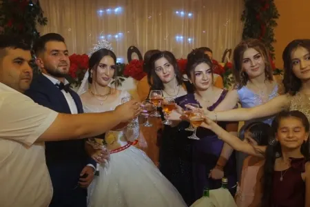 "Oryol i Reşka" bu dəfə Azərbaycanda toy adətlərini yayımladı - VİDEO