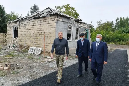 "Ümumi 30 mindən çox mərmi düşüb, 16 mini Tərtərə" - Prezidentin Tərtər sakini ilə DİALOQU