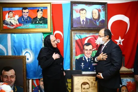 Türkiyə səfiri Polad Həşimovun evində - FOTO