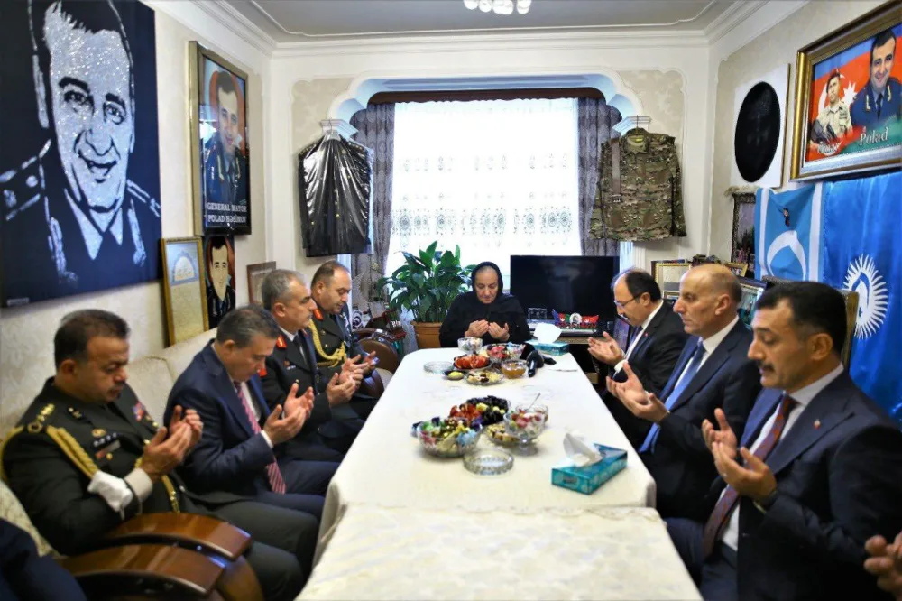 Türkiyə səfiri Polad Həşimovun evində - FOTO