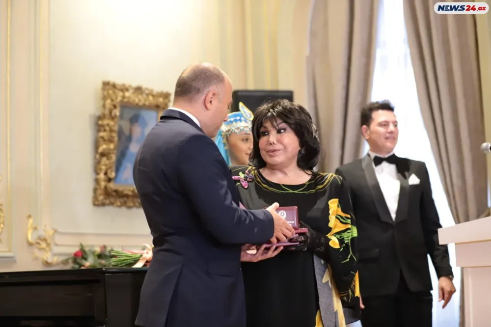 İncəsənət xadimlərinə mükafatlar təqdim edildi- - FOTOLAR - VİDEO - YENİLƏNDİ