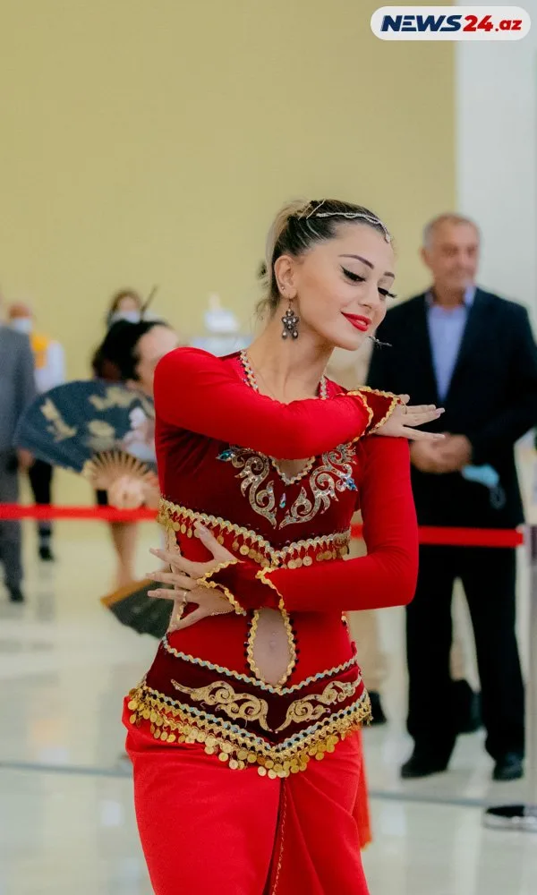 "Biz Qarabağa silahla yox, kitabla qayıdırıq" - KİTAB SƏRGİSİNDƏN FOTOLAR - YENİLƏNDİ