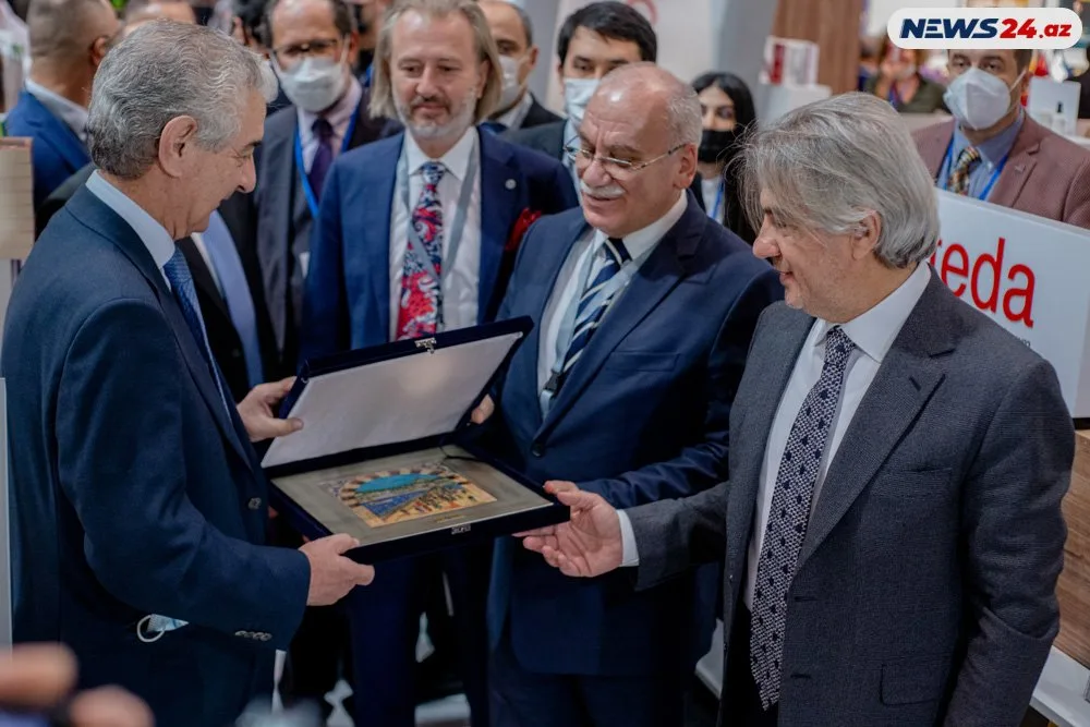 "Biz Qarabağa silahla yox, kitabla qayıdırıq" - KİTAB SƏRGİSİNDƏN FOTOLAR - YENİLƏNDİ