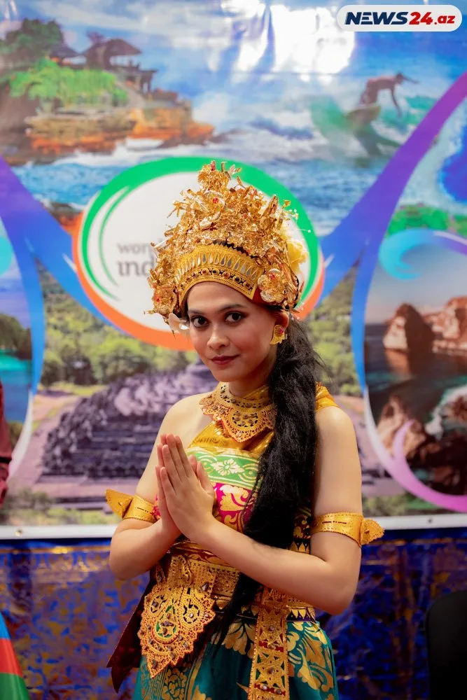 "Biz Qarabağa silahla yox, kitabla qayıdırıq" - KİTAB SƏRGİSİNDƏN FOTOLAR - YENİLƏNDİ