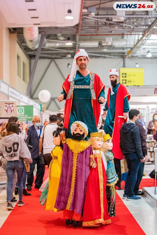 "Biz Qarabağa silahla yox, kitabla qayıdırıq" - KİTAB SƏRGİSİNDƏN FOTOLAR - YENİLƏNDİ