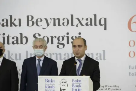 Türkiyəli müğənni nazirlər üçün oxudu - Video