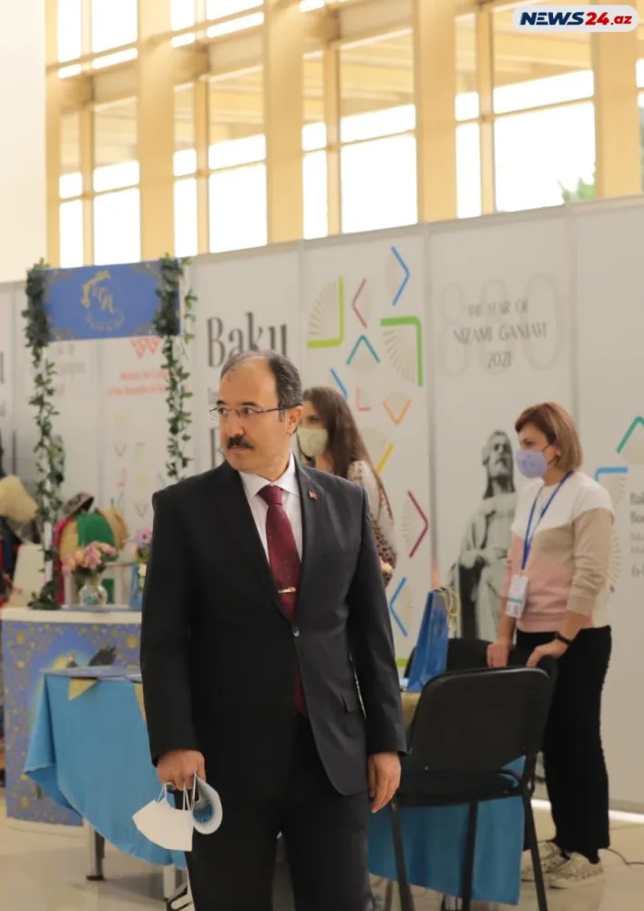 Cahit Bağçı Bakı Kitab Sərgisində - Fotolar