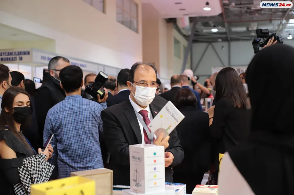 Cahit Bağçı Bakı Kitab Sərgisində - Fotolar