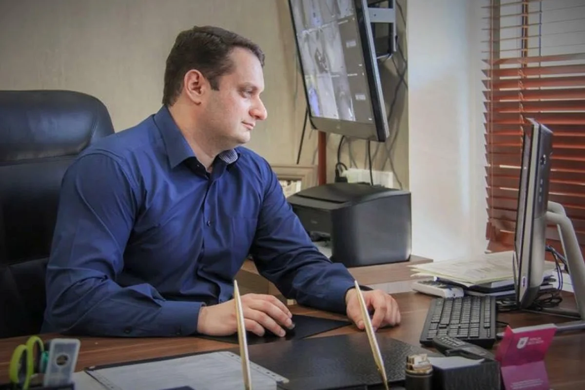 Həbs edilən baş həkim 140 xəstədən rüşvət alıb