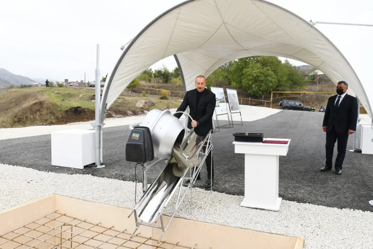 Prezident Hadrutda yeni məscidin təməlini qoyub