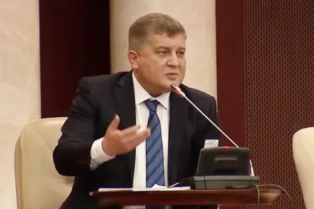 Erkin Qədirli Respublika Günü ilə bağlı dəyişikliyə qarşı çıxdı