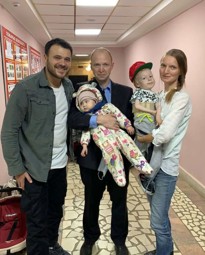 Emin azyaşlı üçün 1 milyon bağışladı - Fotolar