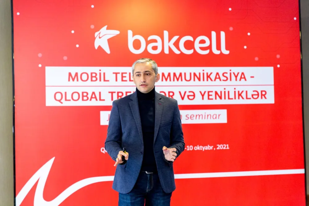 Bakcell jurnalistləri mobil telekommunikasiya sahəsinin son trend və yenilikləri ilə tanış etdi - Fotolar - Video
