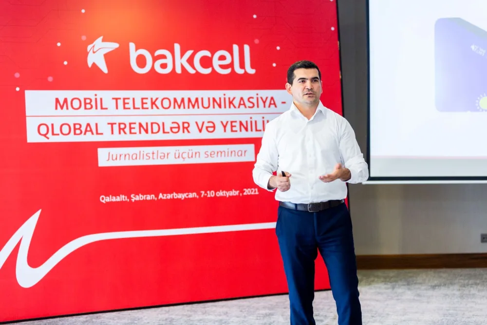 Bakcell jurnalistləri mobil telekommunikasiya sahəsinin son trend və yenilikləri ilə tanış etdi - Fotolar - Video