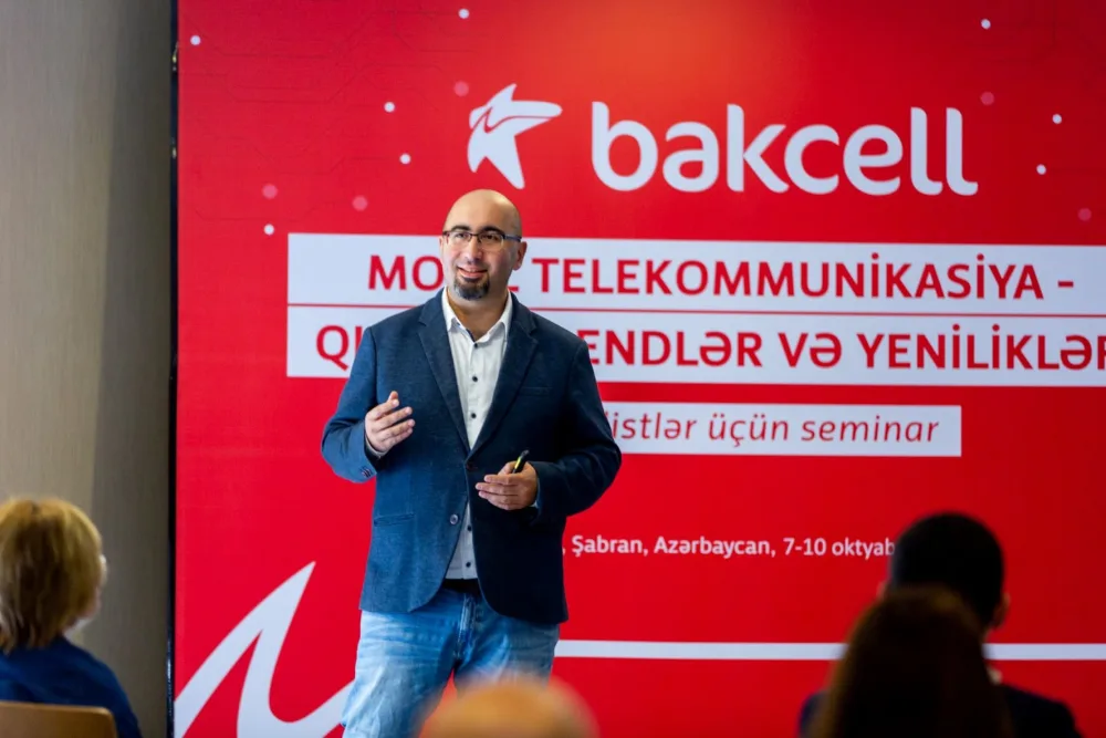 Bakcell jurnalistləri mobil telekommunikasiya sahəsinin son trend və yenilikləri ilə tanış etdi - Fotolar - Video