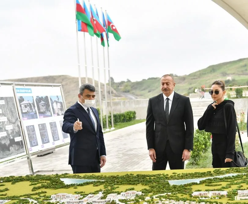 İlham Əliyev Füzulinin Dövlətyarlı kəndində “Ağıllı kənd”in - TƏMƏLİNİ QOYDU