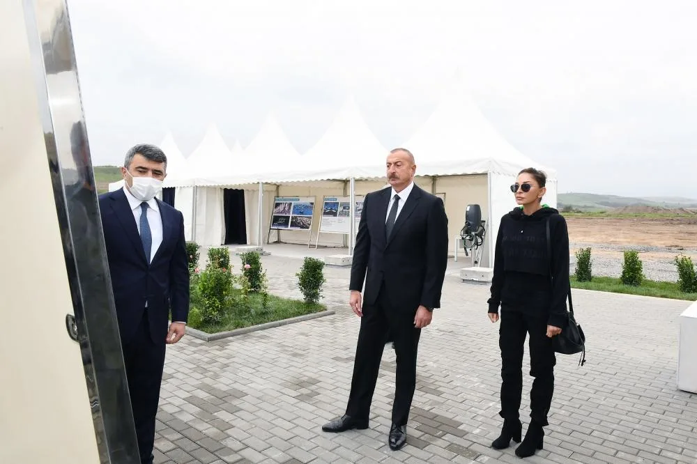 İlham Əliyev Füzulinin Dövlətyarlı kəndində “Ağıllı kənd”in - TƏMƏLİNİ QOYDU