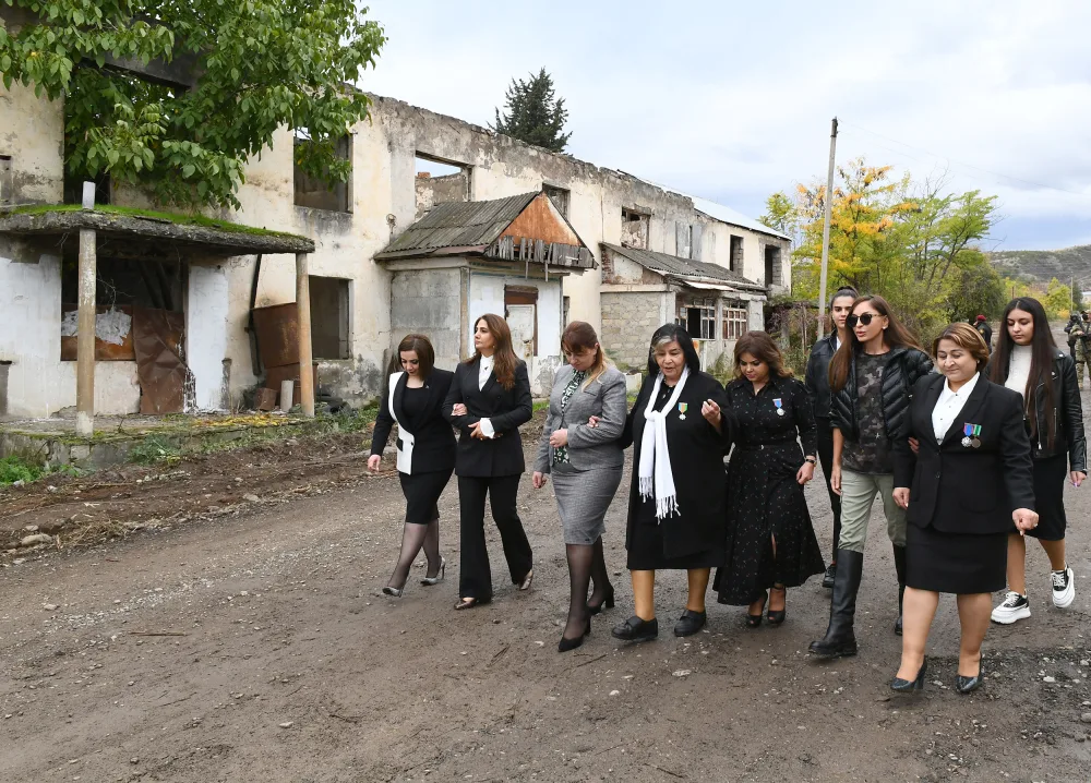 Prezident və birinci xanım Zəngilan ictimaiyyətinin nümayəndələri ilə görüşdülər - FOTOLAR