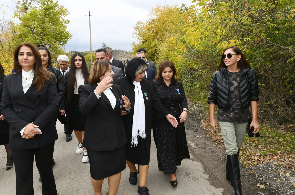 Prezident və birinci xanım Zəngilan ictimaiyyətinin nümayəndələri ilə görüşdülər - FOTOLAR