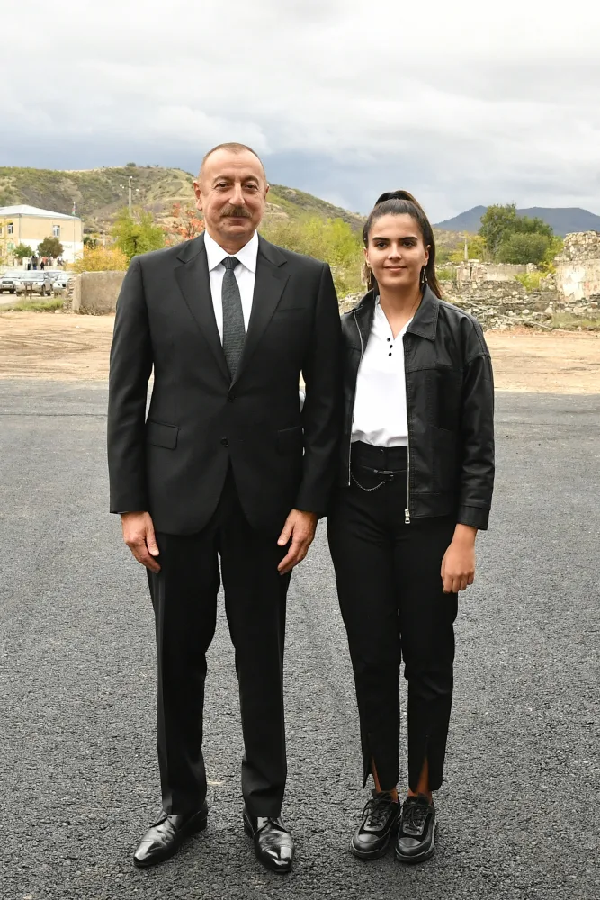 Prezident və birinci xanım Zəngilan ictimaiyyətinin nümayəndələri ilə görüşdülər - FOTOLAR