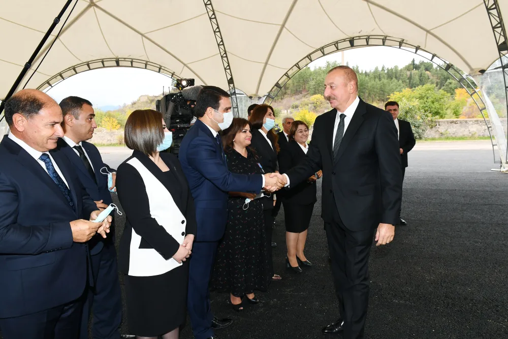 Prezident və birinci xanım Zəngilan ictimaiyyətinin nümayəndələri ilə görüşdülər - FOTOLAR
