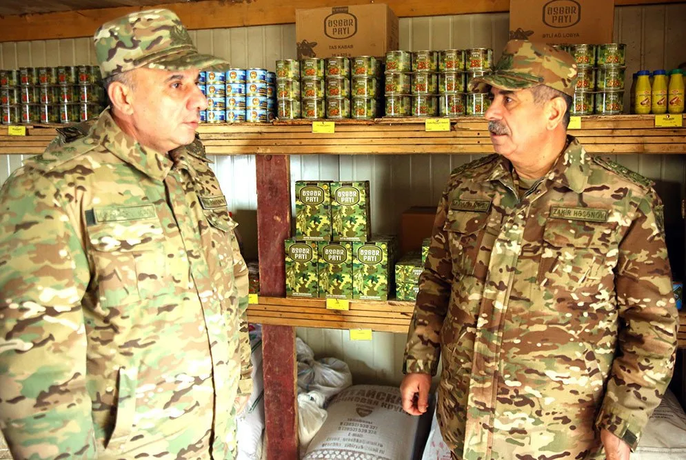 Müdafiə naziri Kəlbəcər və Laçında döyüş mövqelərində - VİDEO