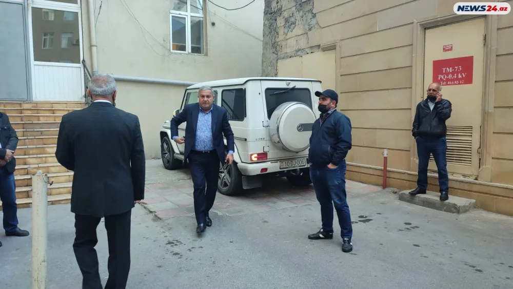 Sənət yoldaşları Canəli Əkbərovla vidalaşırlar- - FOTOLAR