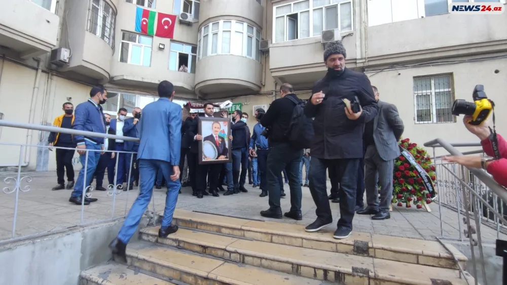 Canəli Əkbərov dəfn olundu - YENİLƏNDİ - FOTOLAR
