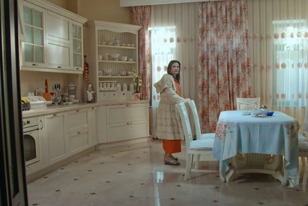 Manaf milyonluq villasını serial üçün icarəyə verdi
