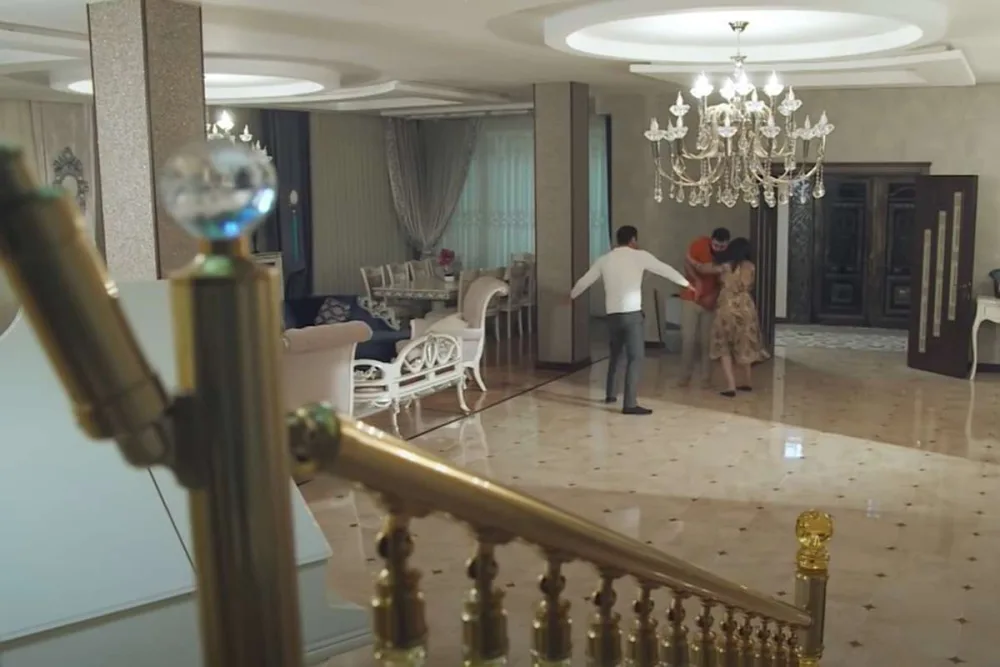 Manaf milyonluq villasını serial üçün icarəyə verdi