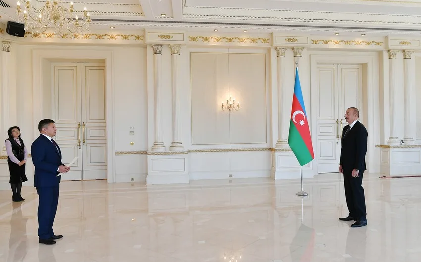 İlham Əliyev Qırğız Respublikasının yeni səfirinin etimadnaməsini qəbul etdi - YENİLƏNDİ