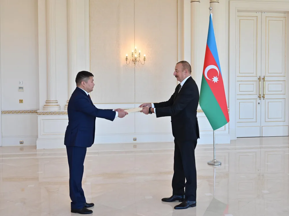 İlham Əliyev Qırğız Respublikasının yeni səfirinin etimadnaməsini qəbul etdi - YENİLƏNDİ