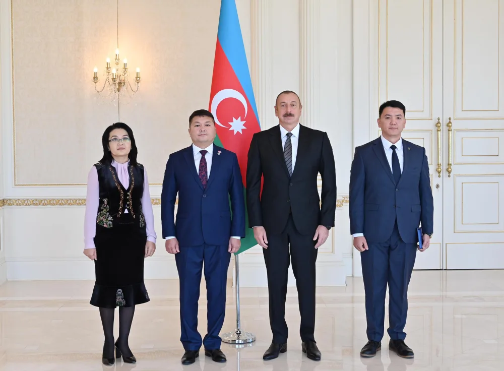 İlham Əliyev Qırğız Respublikasının yeni səfirinin etimadnaməsini qəbul etdi - YENİLƏNDİ