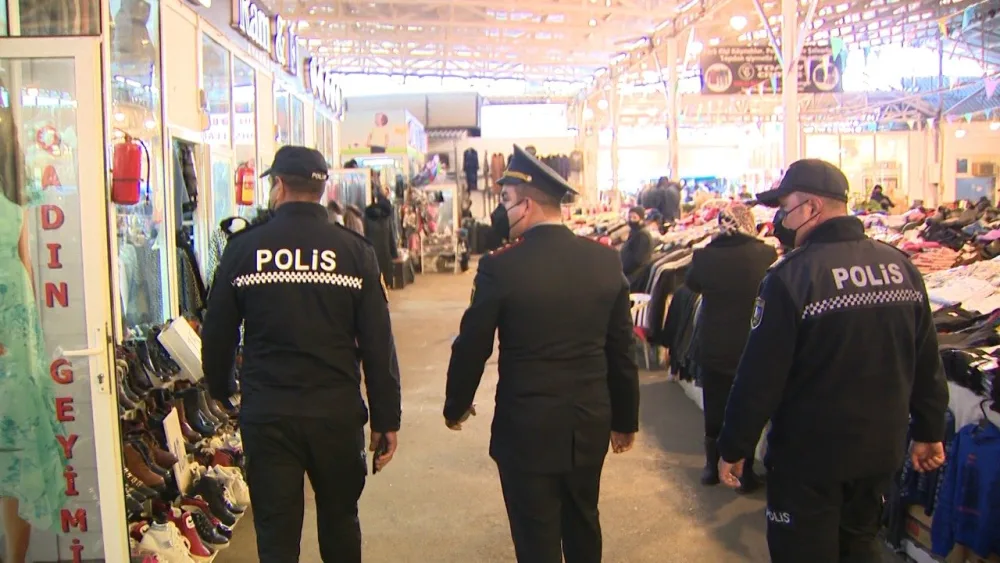 Polis maskasız sürücü və sərnişinləri - AVTOBUSDAN DÜŞÜRDÜ - Video/Foto
