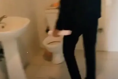 Bu xəstəxanada həkim qəbulu üçün tualetdən keçməlisən - Video
