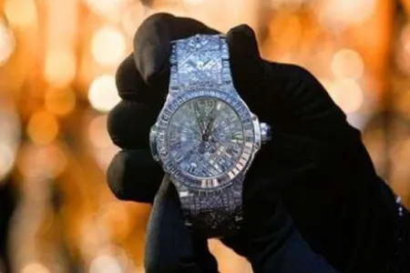 “Favorit”dən qol saatı oğurlayan gənc azadlığa buraxıldı