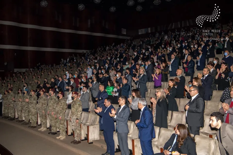 "Biz təkcə Şuşanı geri qaytarmadıq, Azərbaycanın namusunu,qeyrətini geri qaytardıq" - Hikmət Mirzəyev DANIŞIR - VİDEO